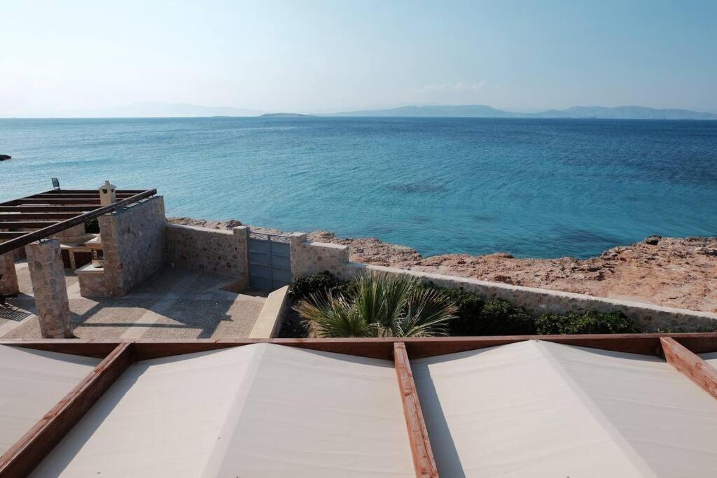 On the Water Villa & Pool - Housity