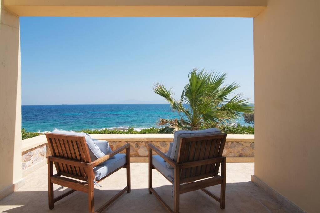 On the Water Villa & Pool - Housity