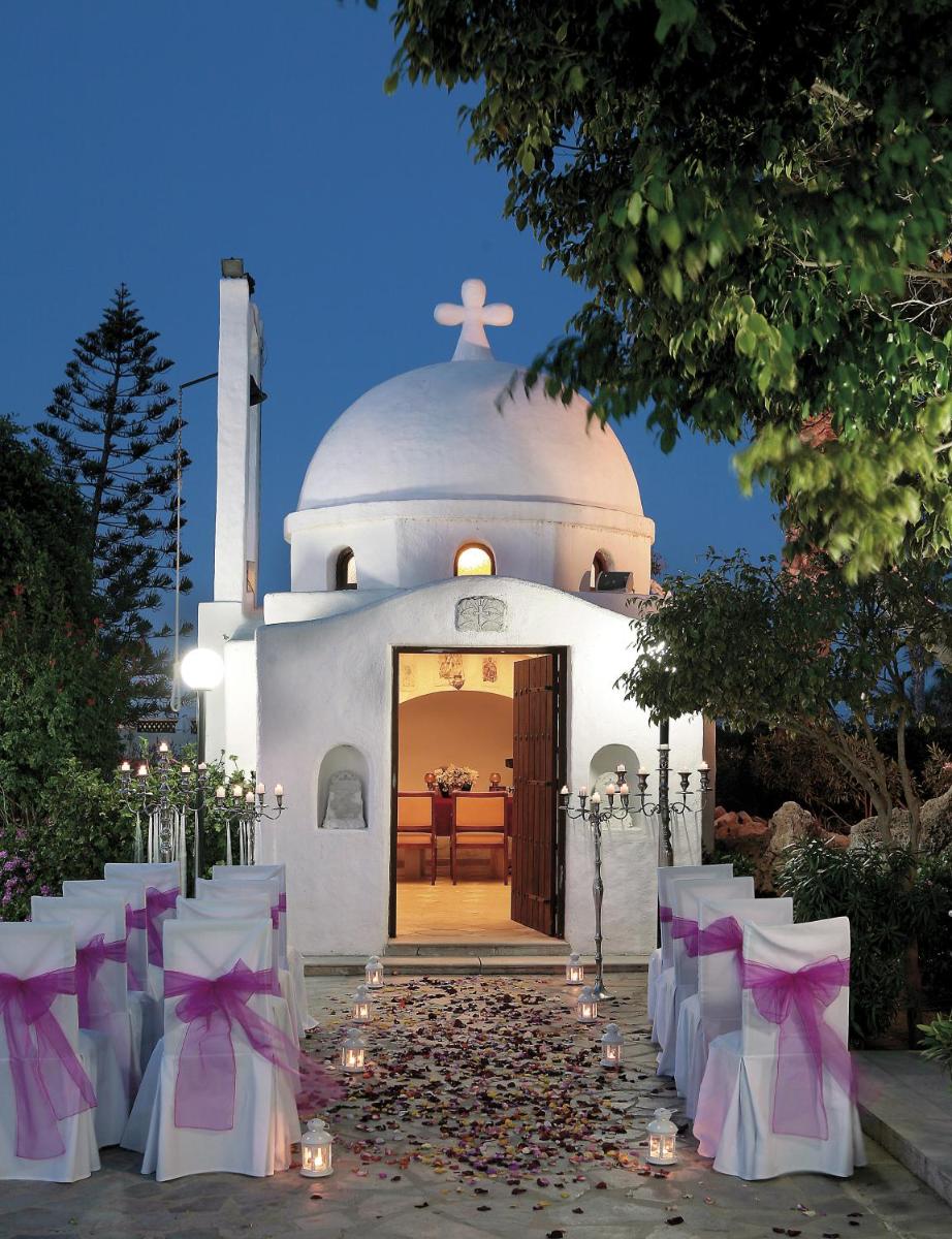 Golden Coast Beach Hotel - Housity