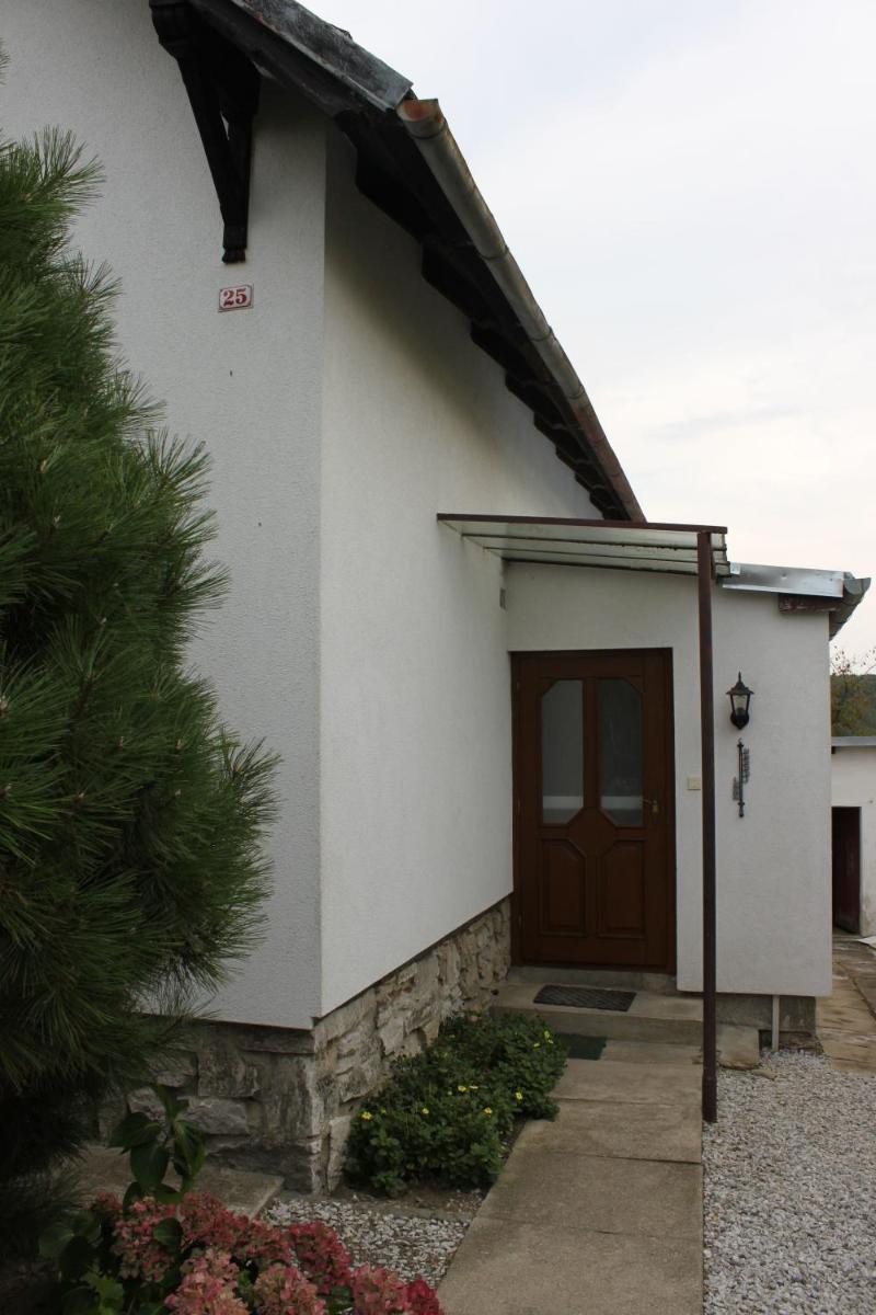 Domek u lesa - Housity