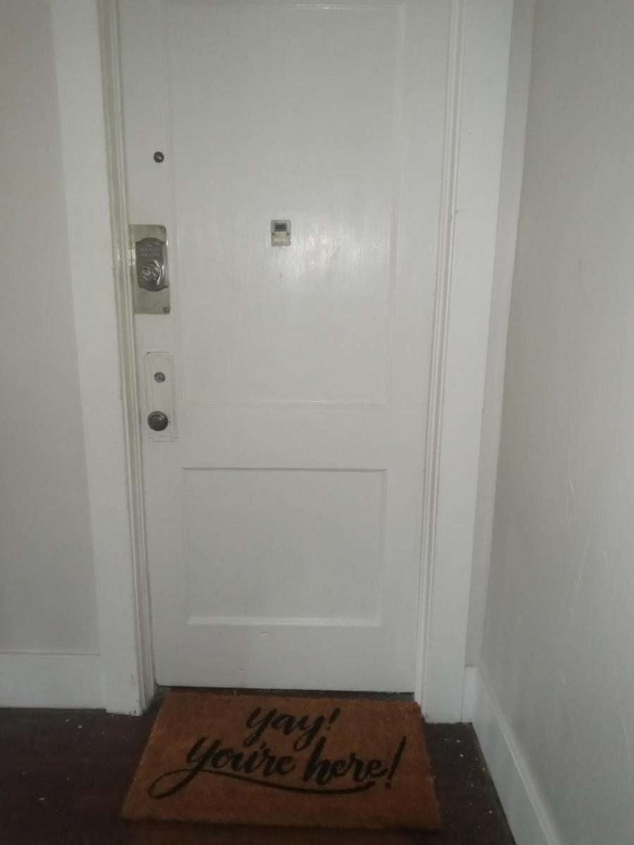 Cherry Street Vintage Apartment-Free Parking! - Housity