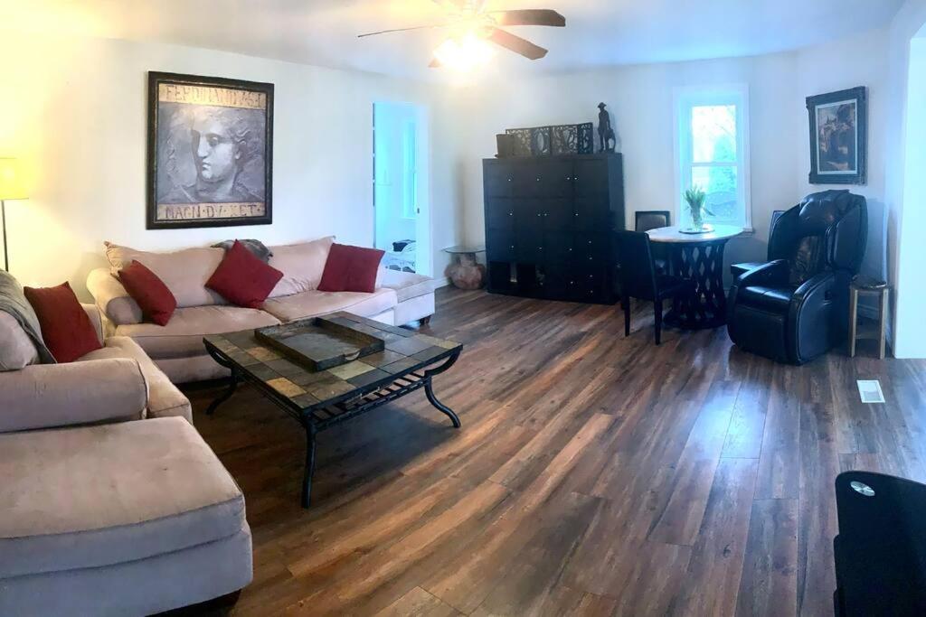 Hilton Valley Guest House - Housity