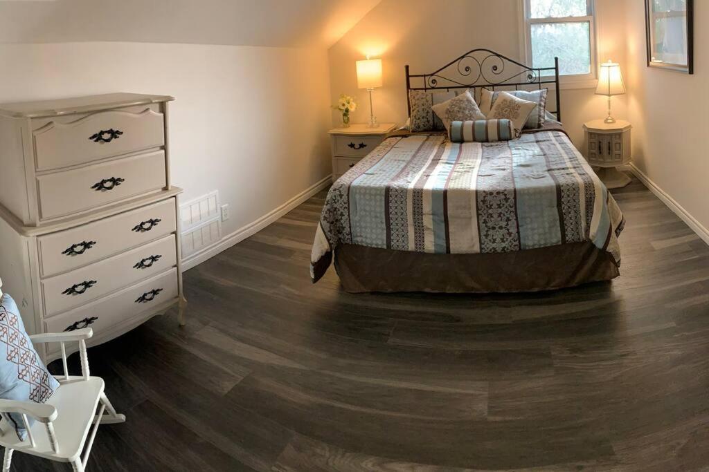 Hilton Valley Guest House - Housity
