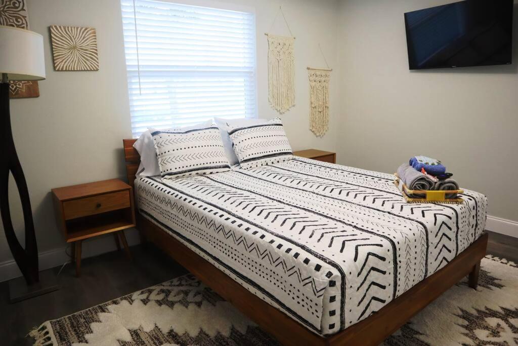Heart of Ormond Beach - Self check-in - Beach - Housity