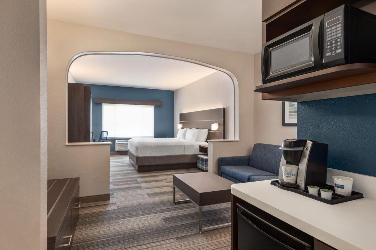Holiday Inn Express & Suites Denver Airport, an IHG Hotel - Housity