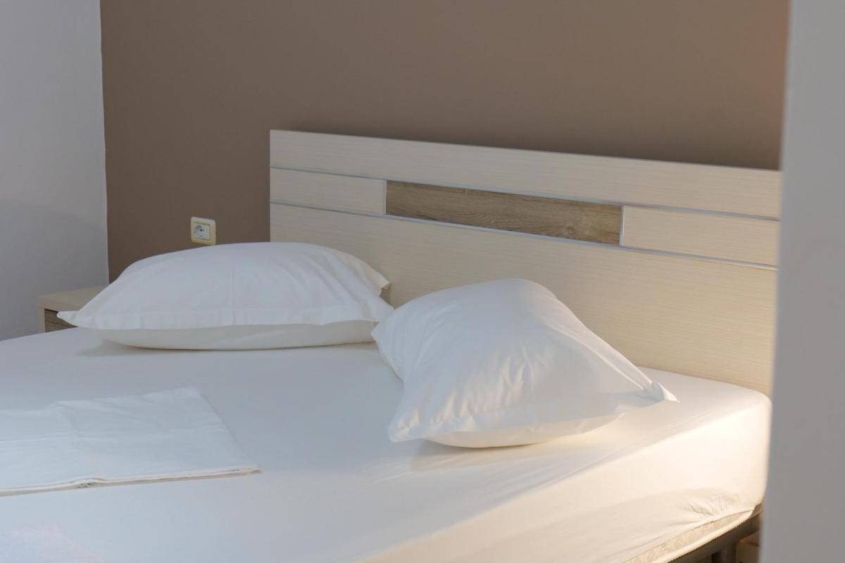 Saranda Inn Rooms & Apartments - Housity