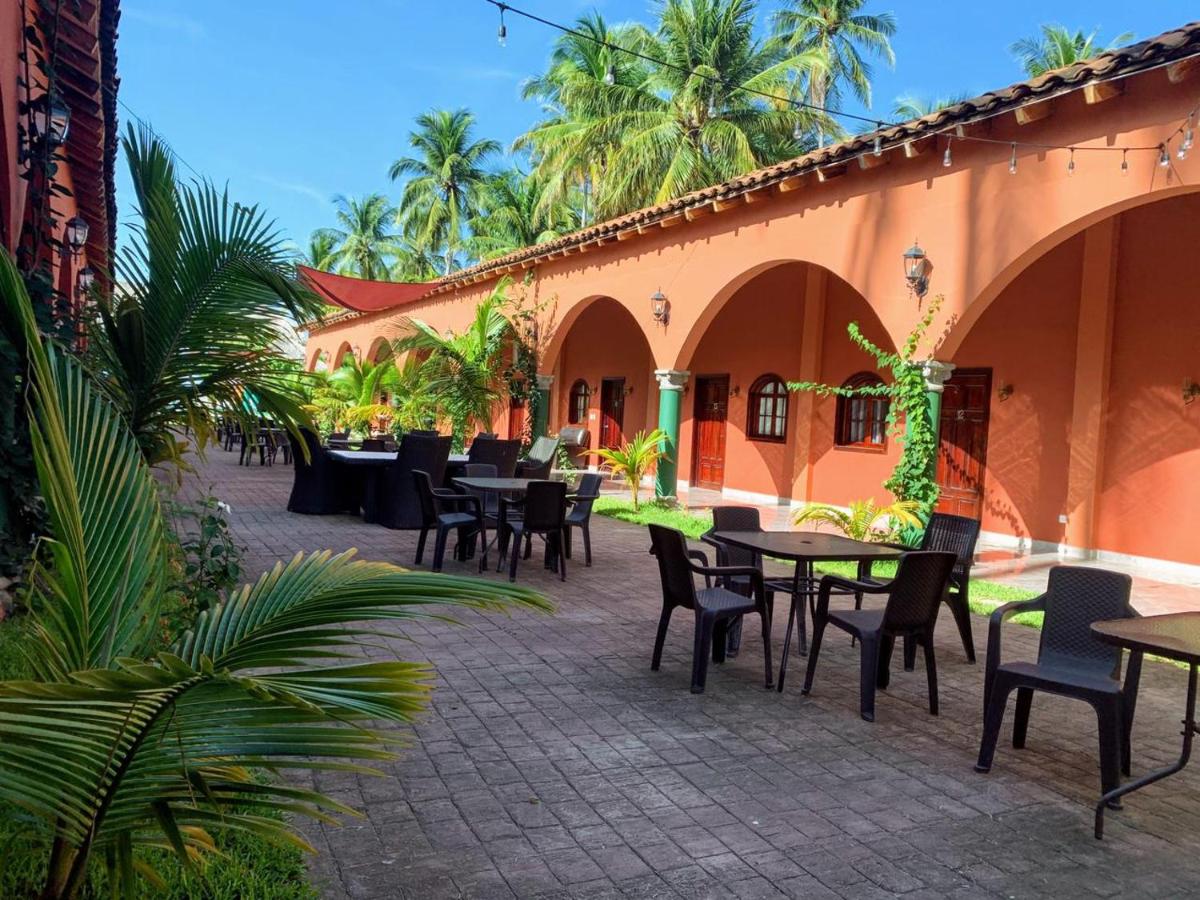 Sambo Mambo Beach Hotel - Housity