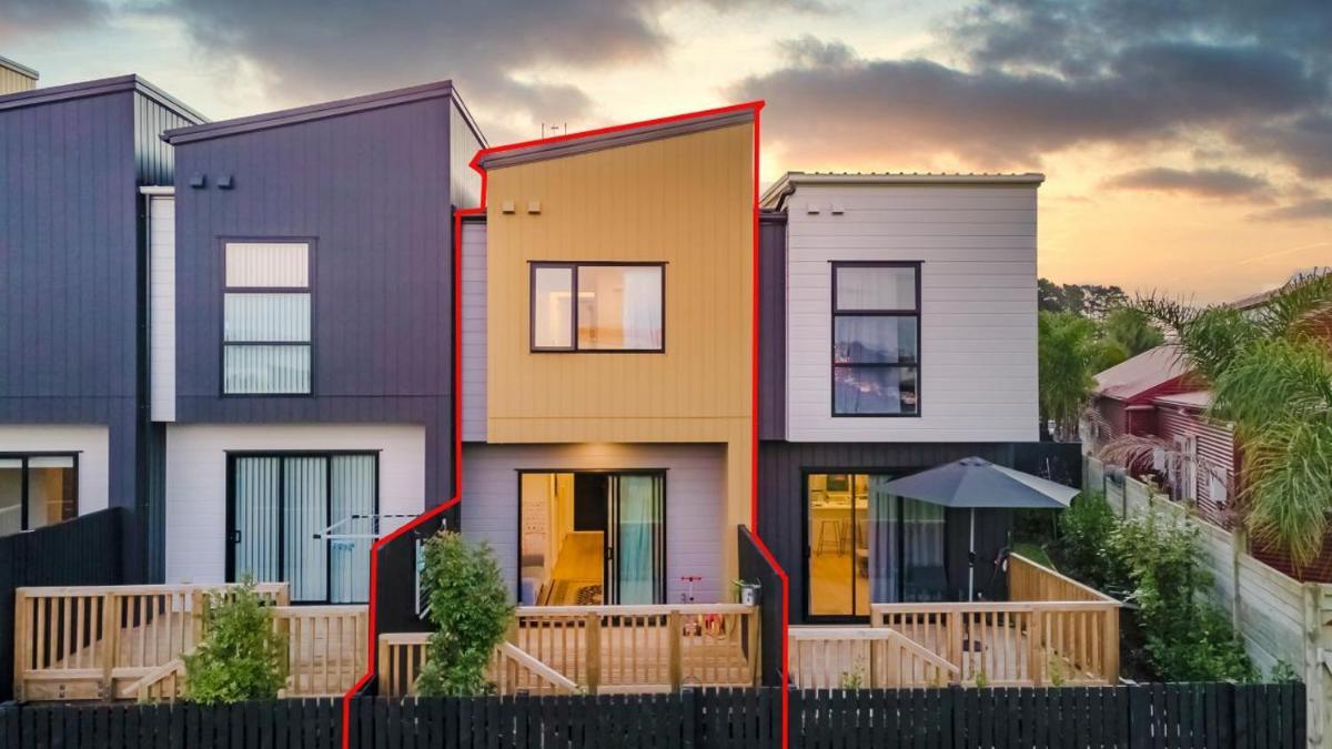 Stunning Townhouse - Walking to Botany Shopping Center - Housity