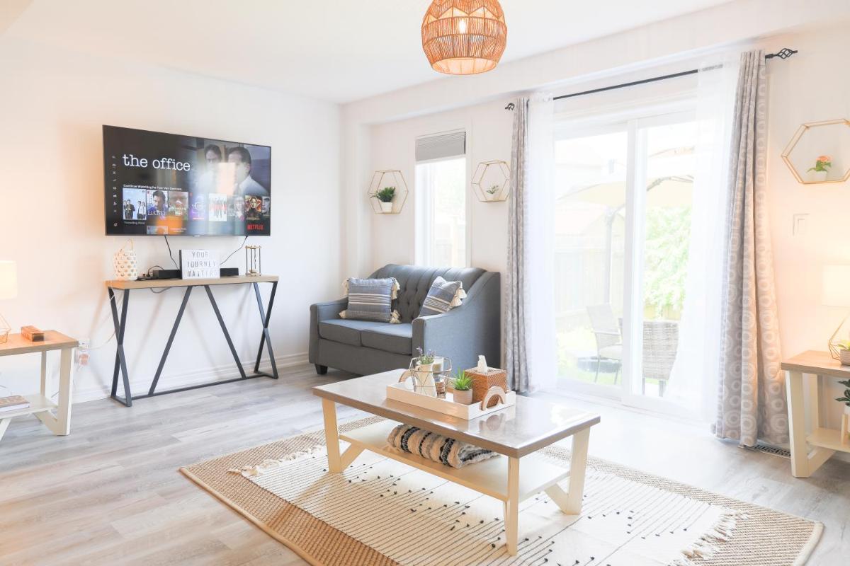 Stylish Boho Retreat- 5 Bed - 4 Bath - 15 min to Falls - Housity