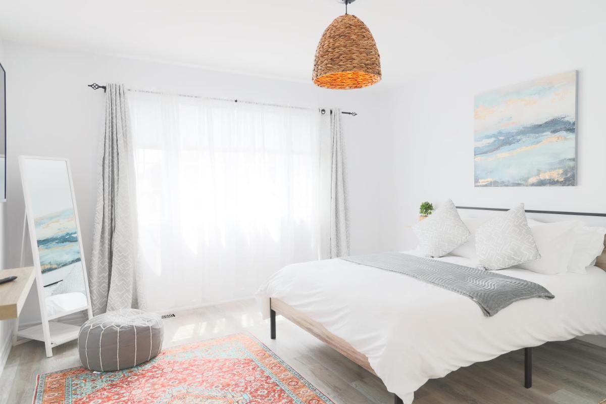Stylish Boho Retreat- 5 Bed - 4 Bath - 15 min to Falls - Housity