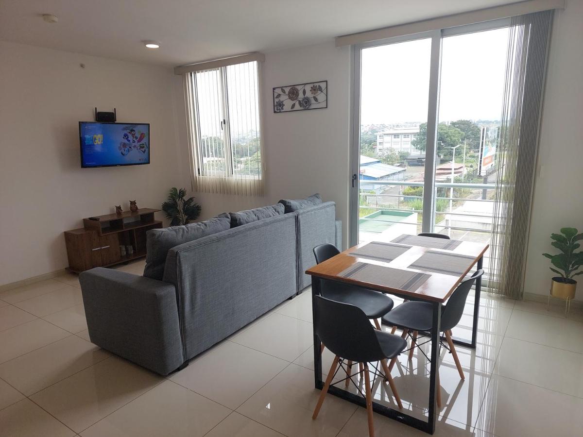 Wonderful Condo, fully equipped, just 15 min to airport - Housity