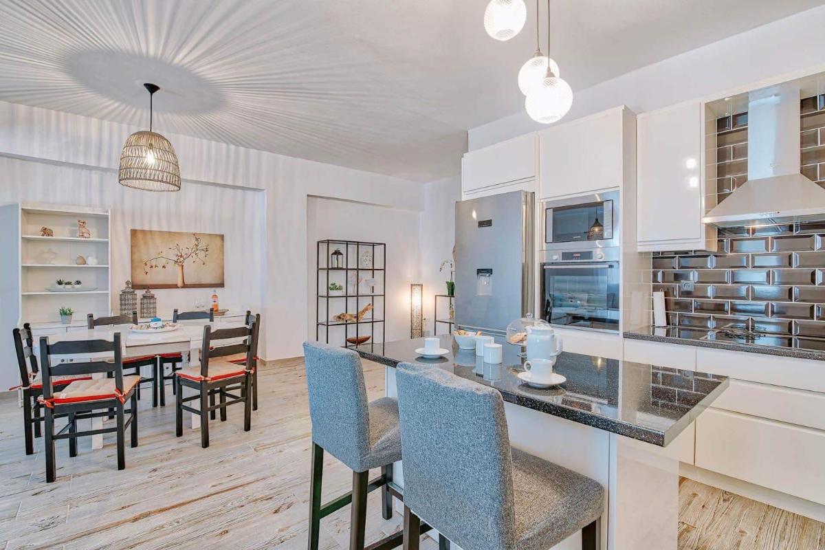 GARBIS HOUSE ( Antiparos Main Street ) - Housity