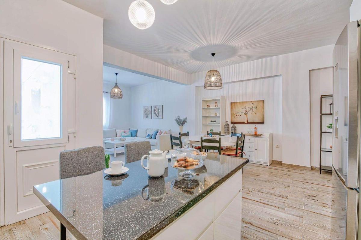 GARBIS HOUSE ( Antiparos Main Street ) - Housity