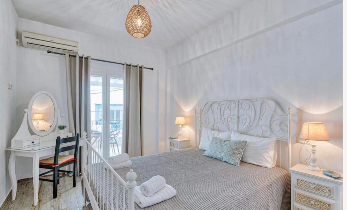 GARBIS HOUSE ( Antiparos Main Street ) - Housity