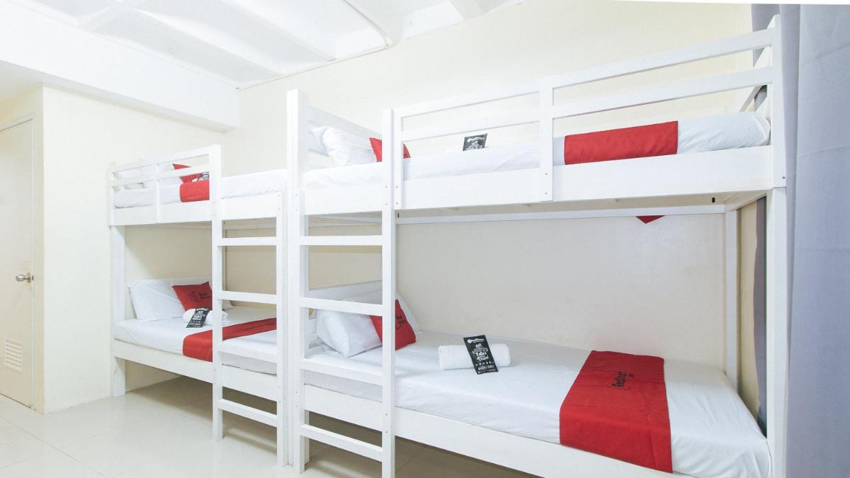 Suitetrails - RedDoorz @ Insular Square Mandaue City