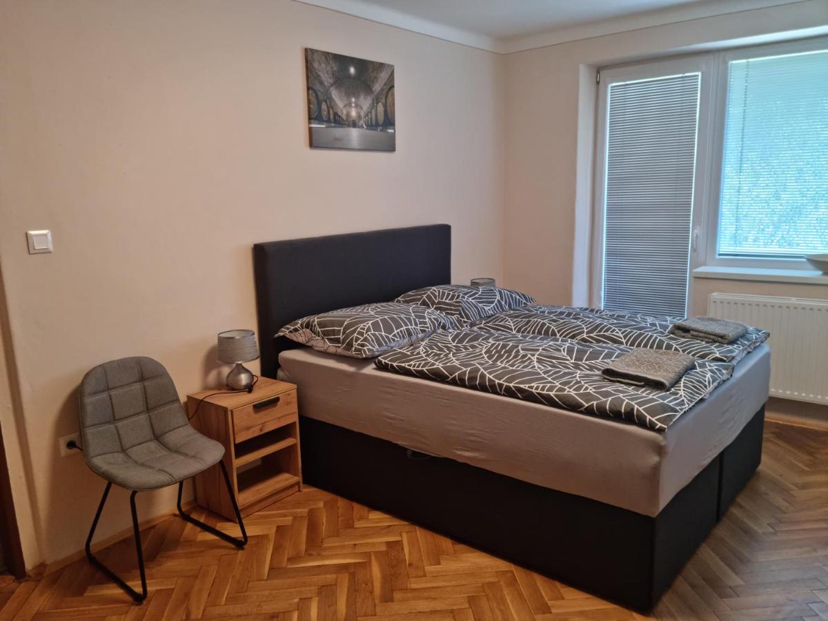 Ubytovanie Na Hlavnej - Housity