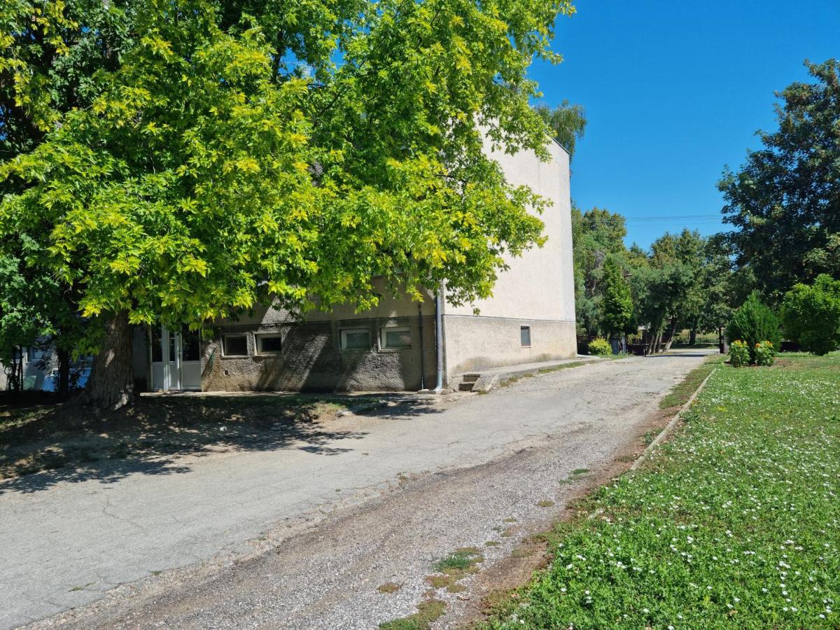 Ubytovanie Na Hlavnej - Housity