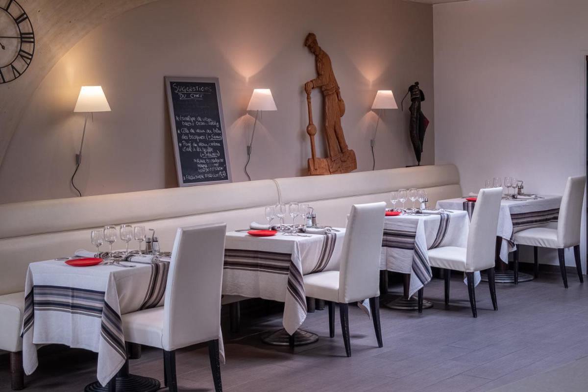 Restaurant ou autre lieu de restauration dans l'établissement The Originals City, Hôtel Les Thermes de l'Avenue, Dax