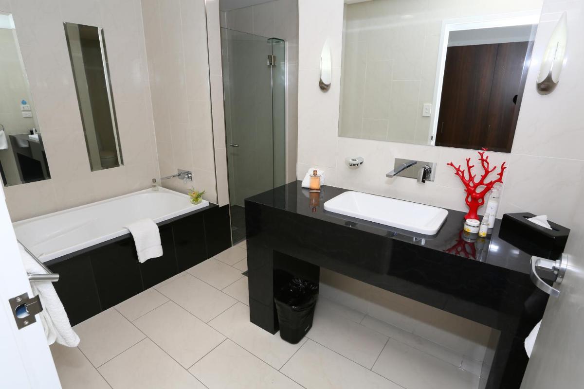 Springfield Lakes Boutique Hotel - Housity