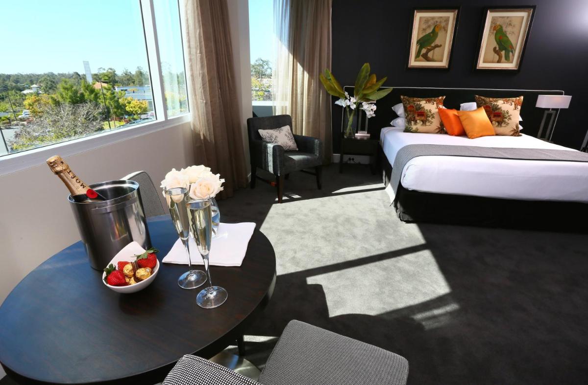 Springfield Lakes Boutique Hotel - Housity