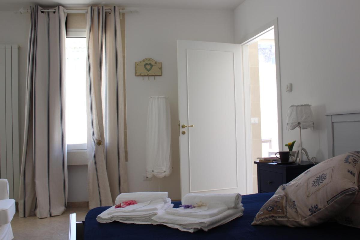 Book and Bed - Housity
