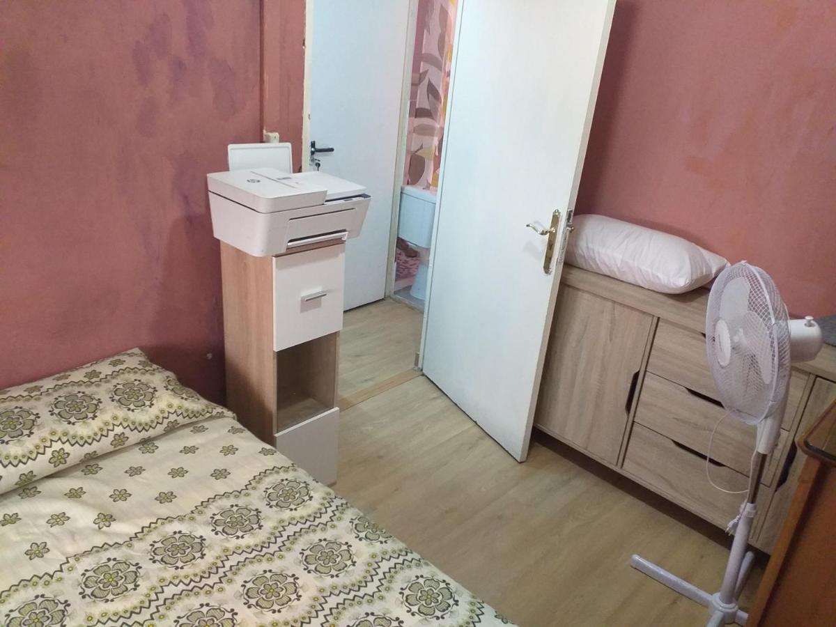 Room in BB - Private Holiday Apartment Madrid 03 - Housity