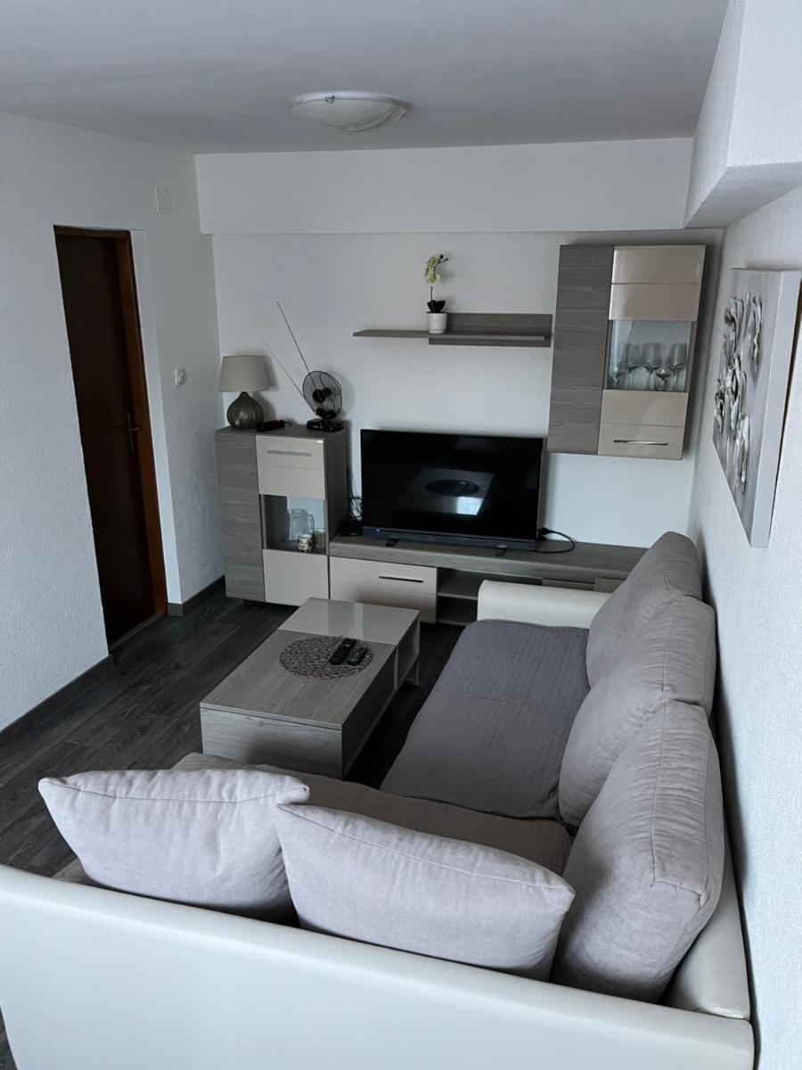 Room in Otočac HELENA - Housity