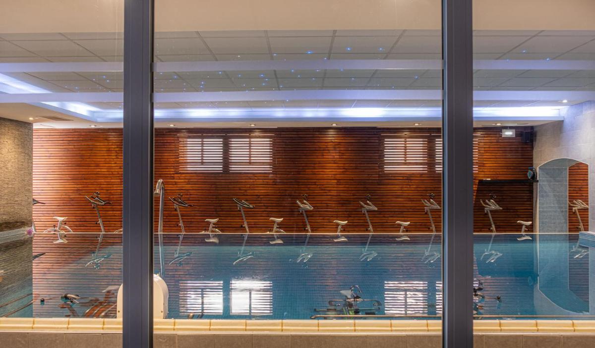 Piscine de l'établissement The Originals City, Hôtel Les Thermes de l'Avenue, Dax ou située à proximité