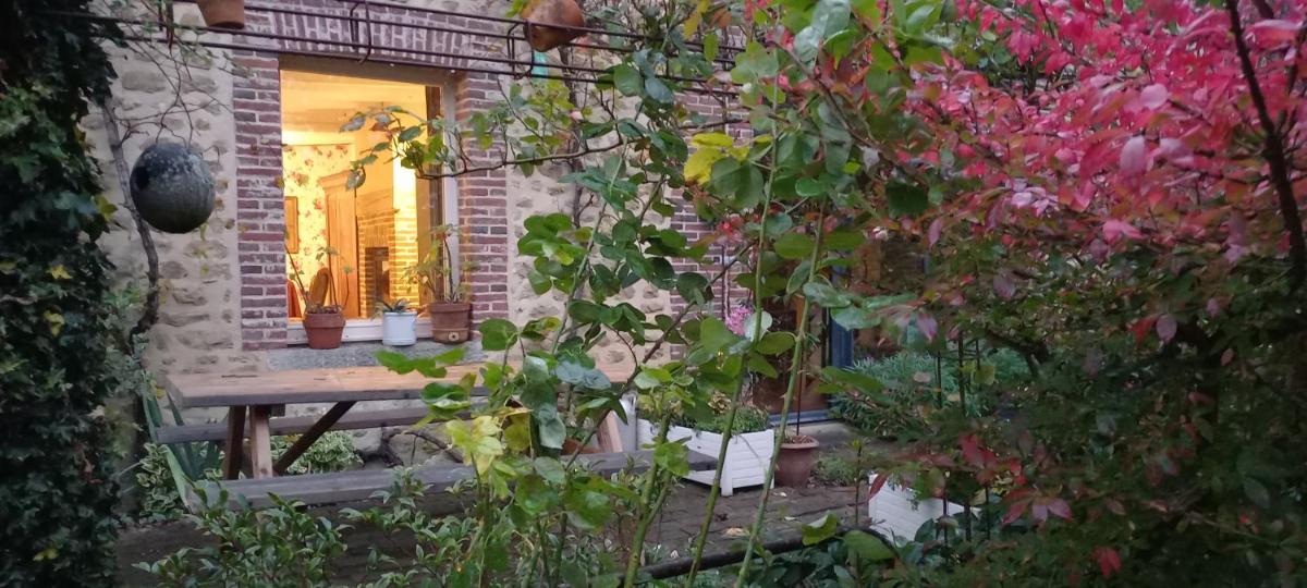 Au Jardin Des Violettes - Housity