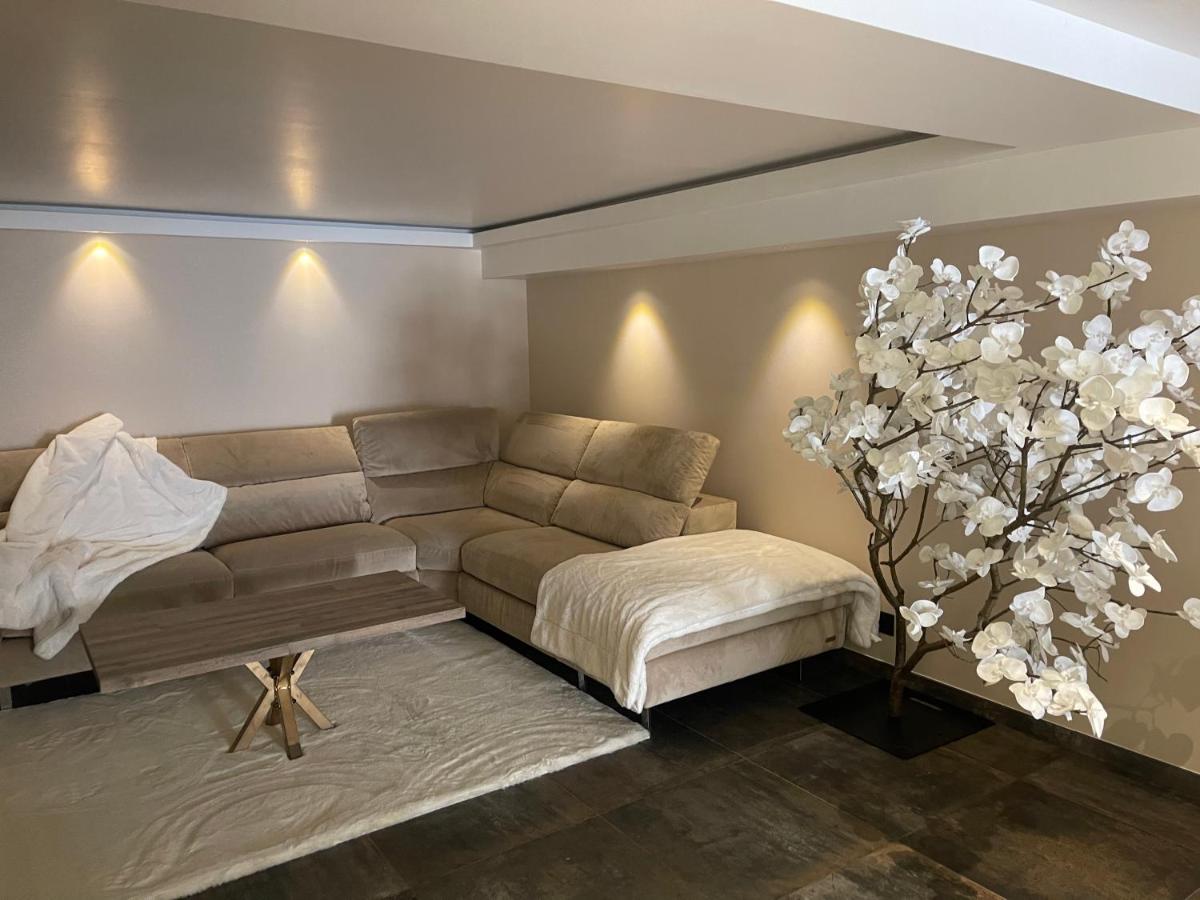 Room - Hizvo