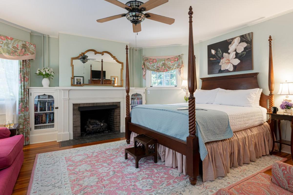 Pinecrest Bed & Breakfast - Housity