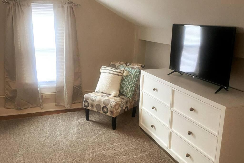 Lake Home on Cayuga - Housity