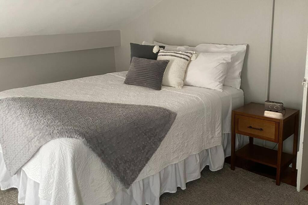 Lake Home on Cayuga - Housity