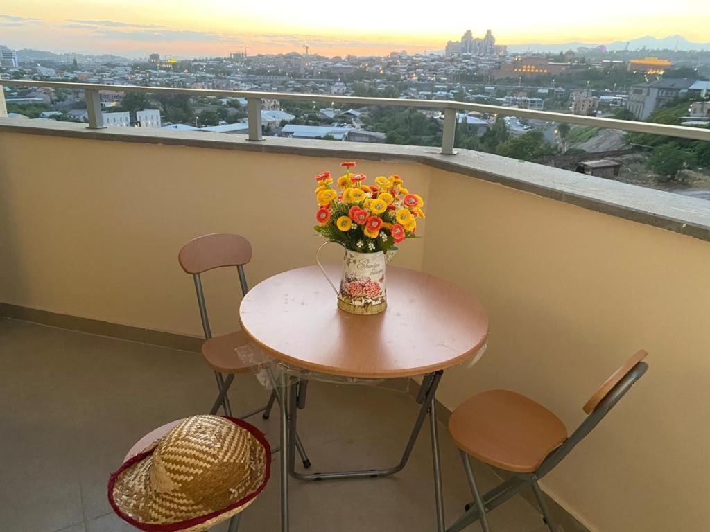 Suitetrails - Beautiful apartment with 3 balconies in the center of Yerevan