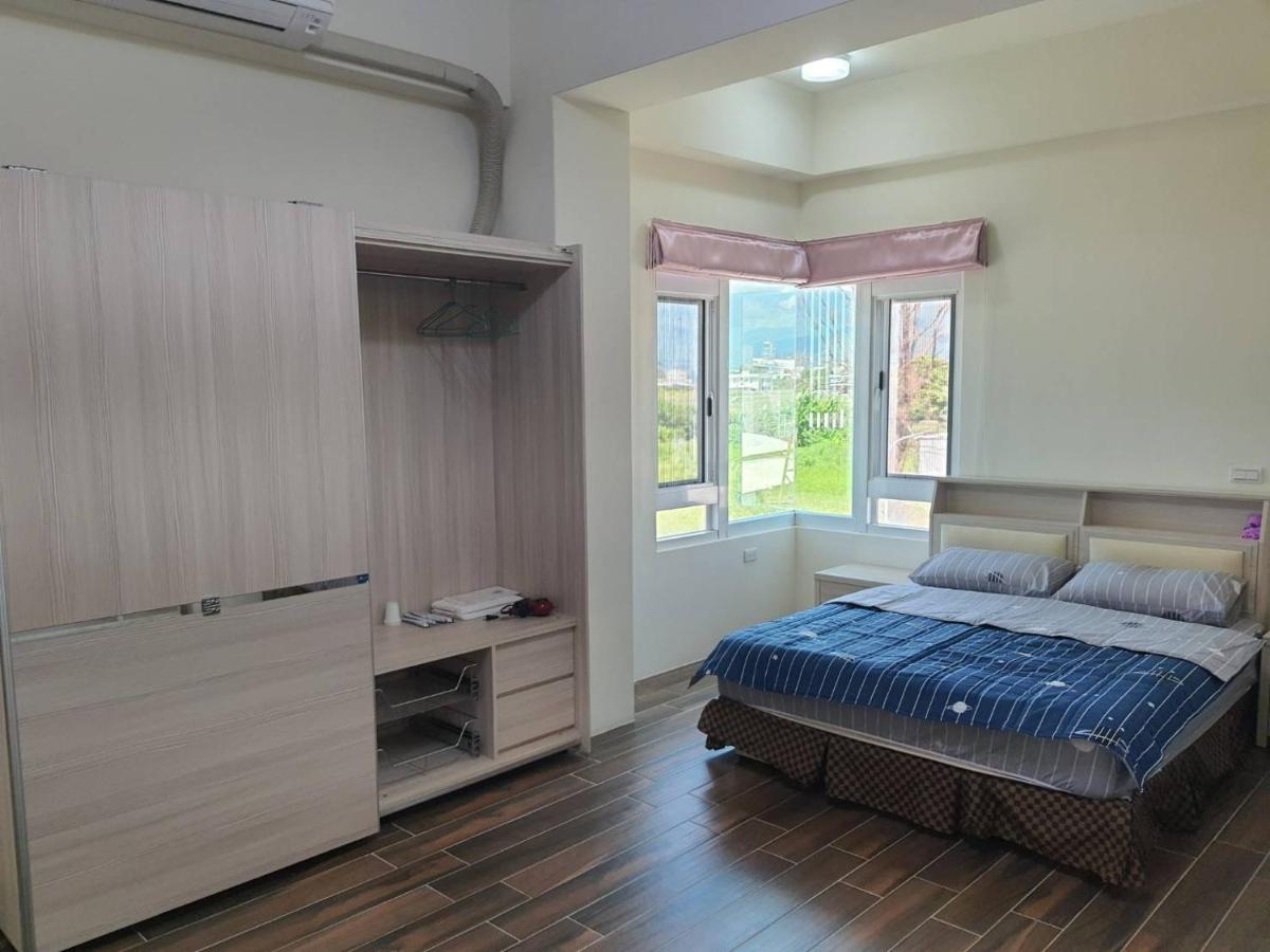Ke lai le yi zhan min su tai dong shi - Housity