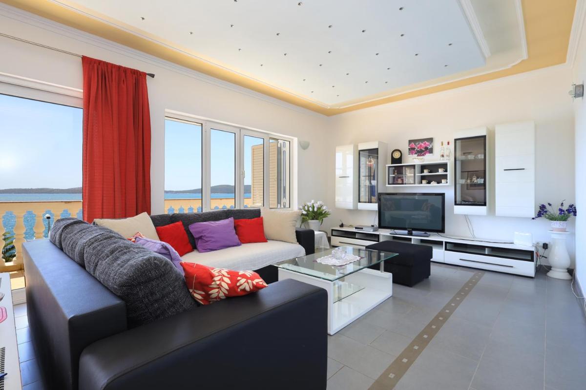 Family friendly seaside apartments Brodarica, Sibenik - 15270 - Housity