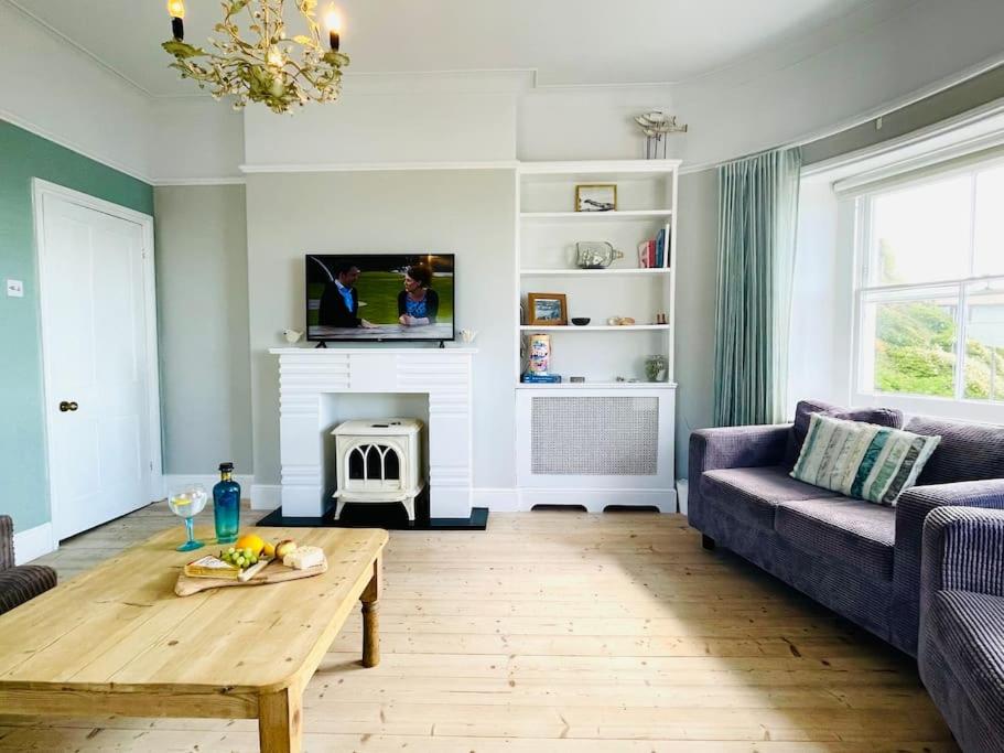 Pirates Place Ventnor Esplanade Beach and Sea Views - Housity