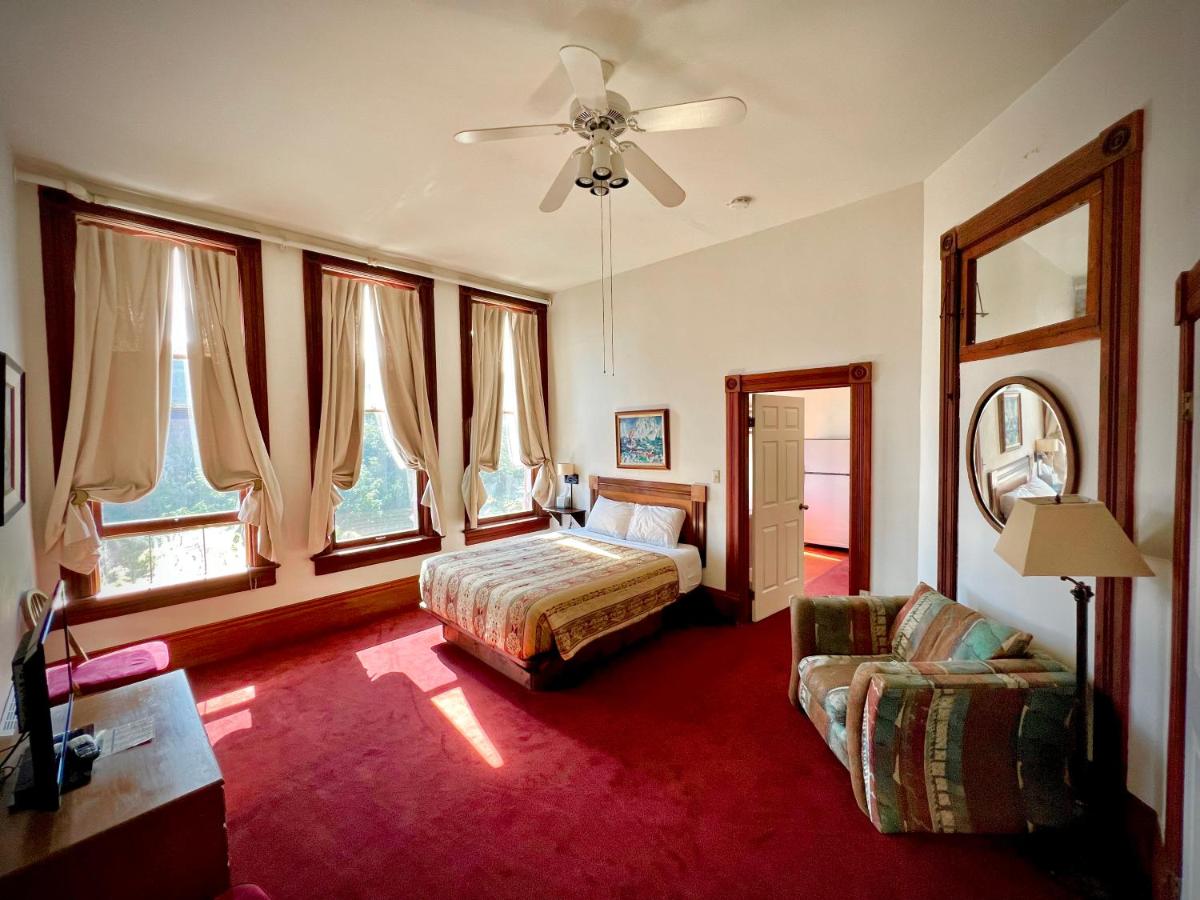 The Monarch Hotel - Housity