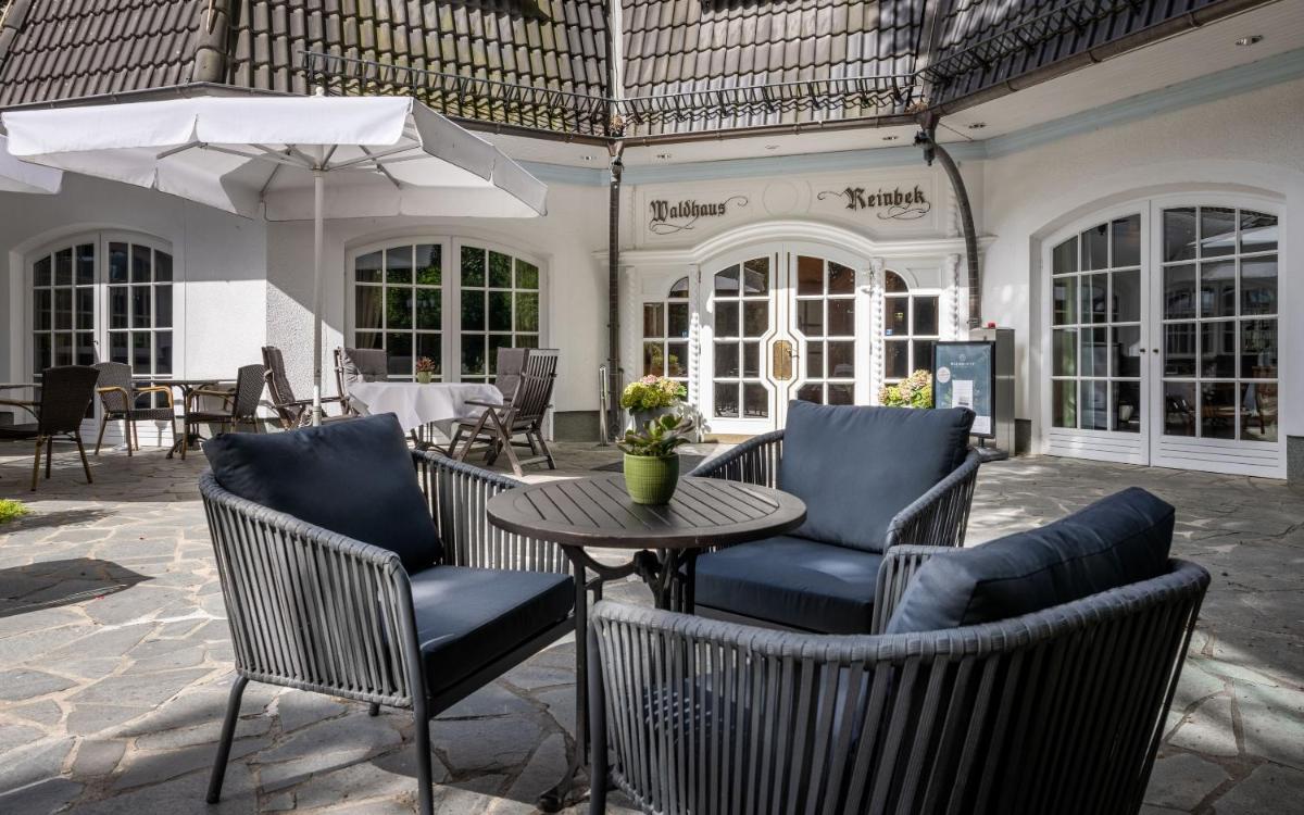 Ein Sitzbereich in der Unterkunft Waldhaus Reinbek