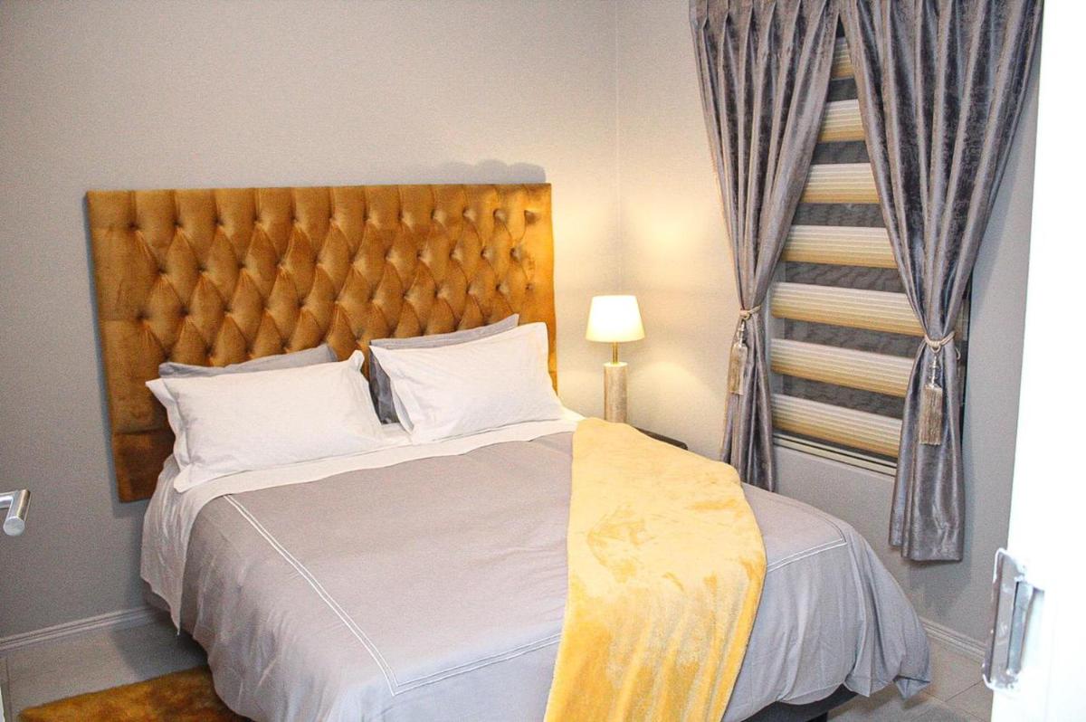 Zodiac Luxury Suites - Housity