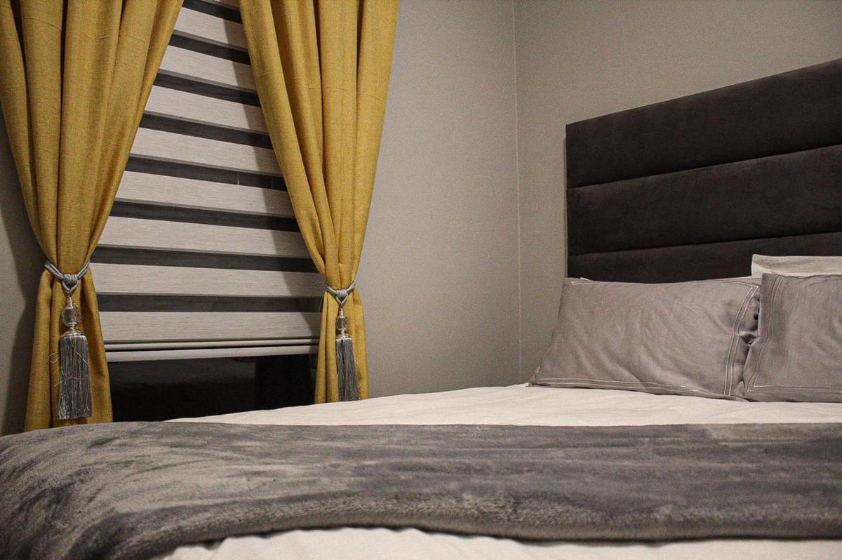 Zodiac Luxury Suites - Housity