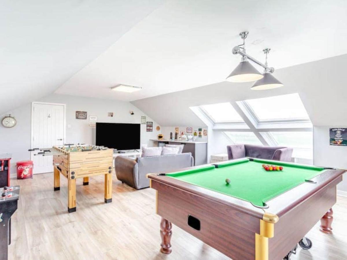 Tigh Na Mhor , Hot Tub , Games Room , 5 Bedroom ,Sleeps 13 , Large Villa - Housity