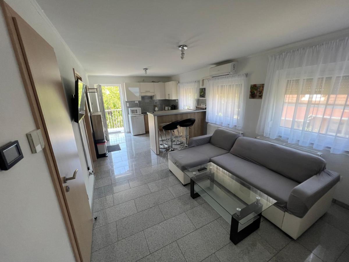 Mandula Apartmanok - Housity
