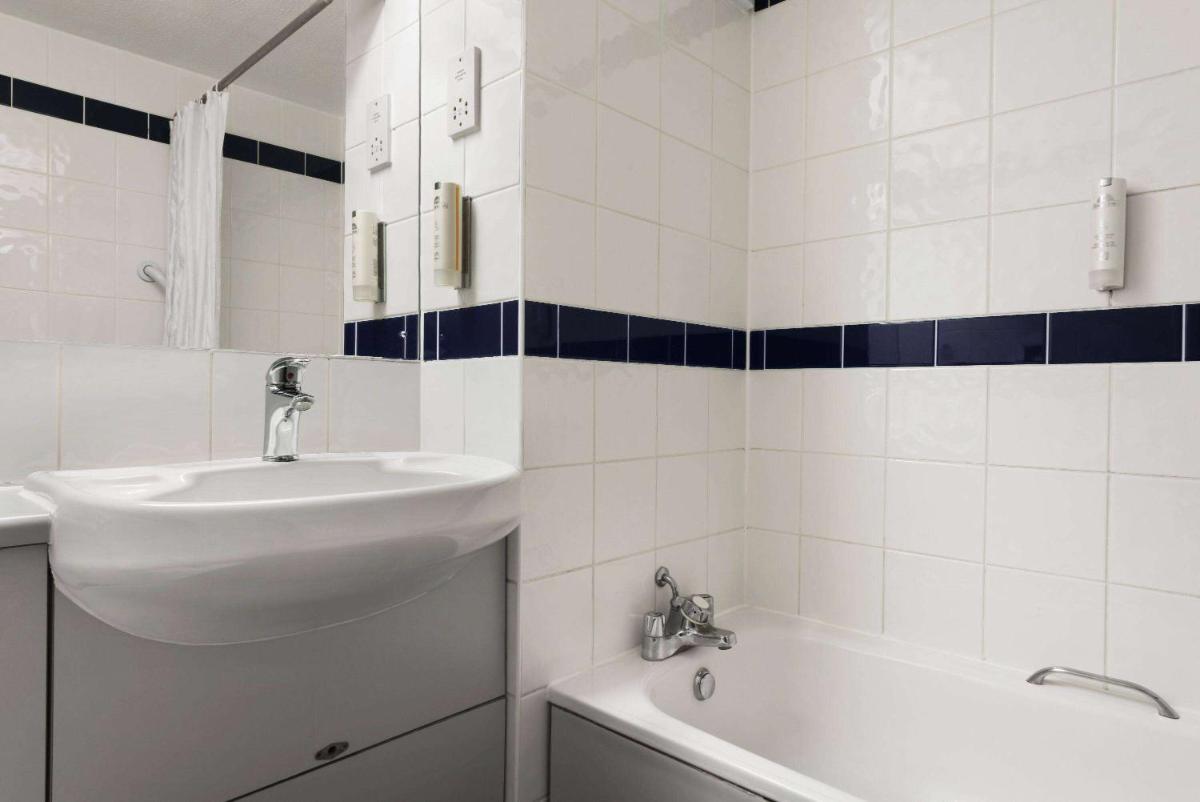 Days Inn Warwick Northbound M40 - Housity