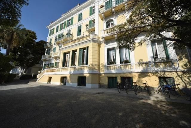 Hotel Petit Royal - Housity