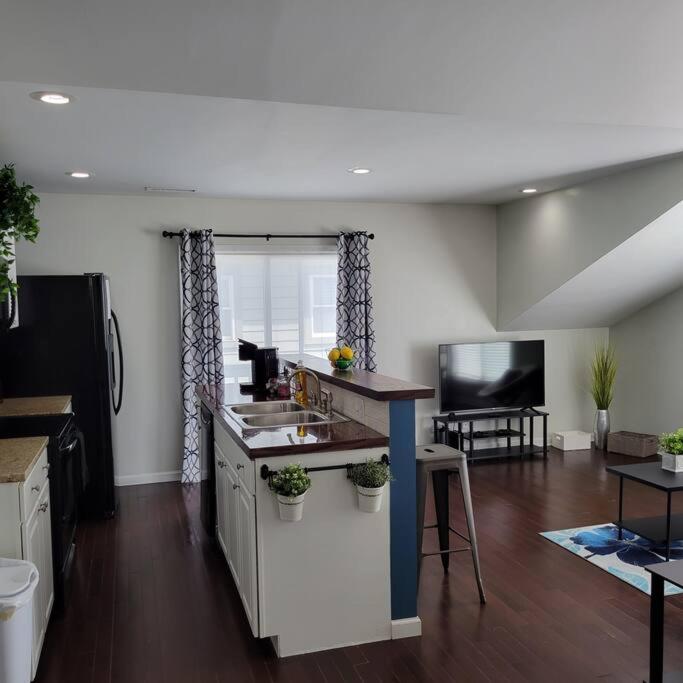 1 BDR 5 Minutes to Downtown - Housity