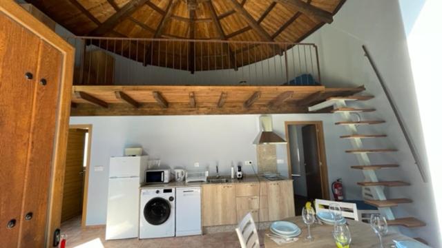 Pallozas Turisticas Ridicodias - A Pedra - Housity