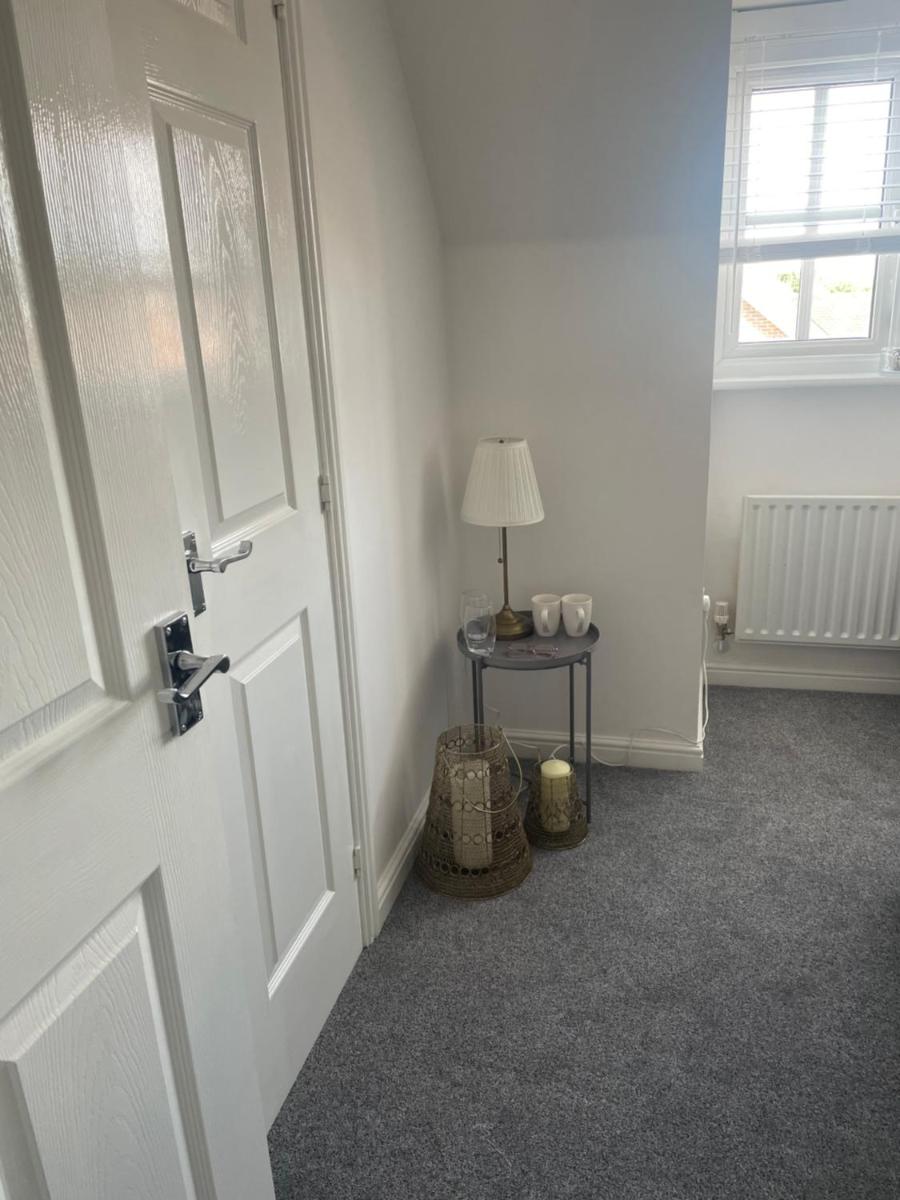 Amesbury near Stonehenge - Housity