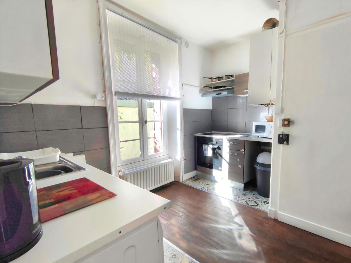 Number 22 - Le Dorat - Apartment One with garden & free parking - Housity