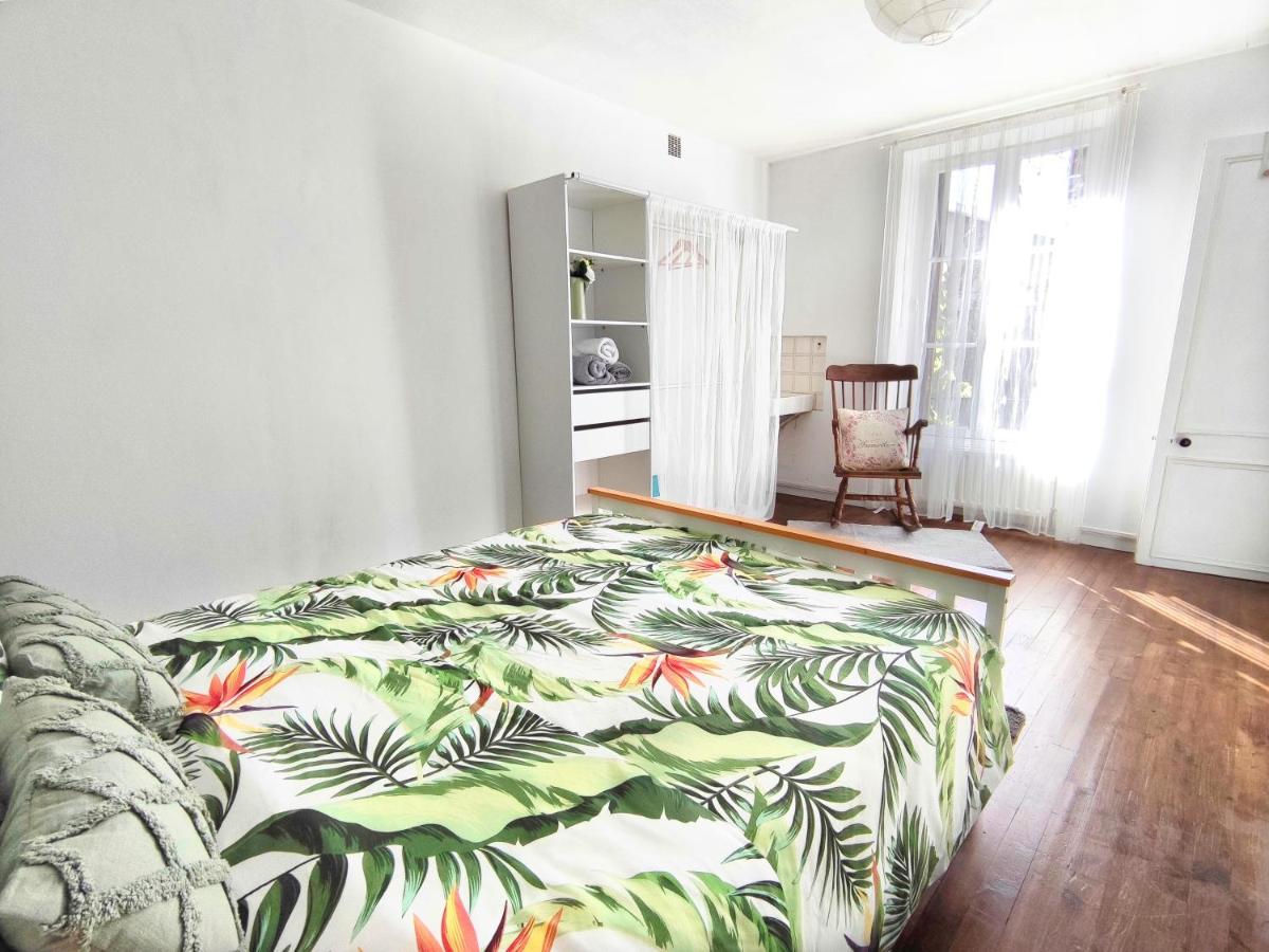 Number 22 - Le Dorat - Apartment One with garden & free parking - Housity